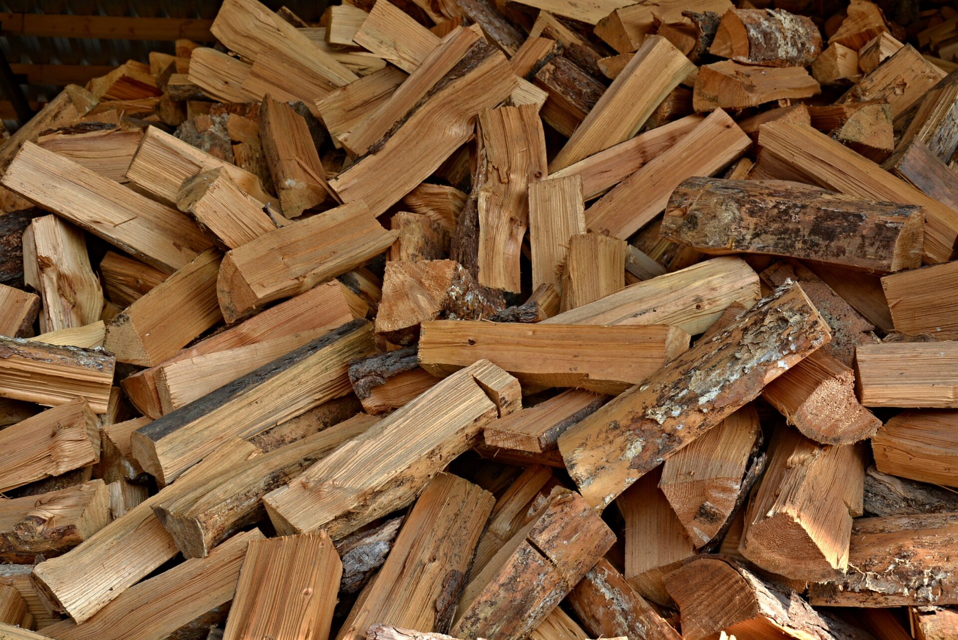 Palivové dřevo štípané
